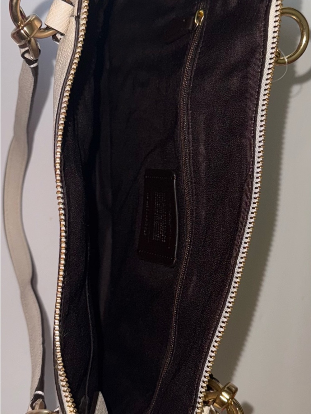 Brand New Coach Cream Leather Shoulder Bag with Gold Hardware - Picture 3 of 4